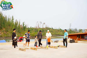 Bố ơi mình đi đâu thế? 2025 tập 2: Bé Audi khóc nức nở mong ba Neko đi biển về, Phan Đình Tùng phải hát để được 'mua thiếu'