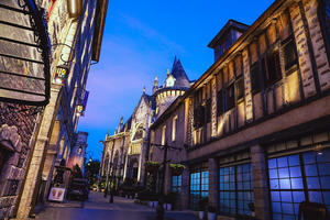 Trót lỡ hẹn ban ngày, bạn sẽ thấy mình may mắn khi chọn khám phá Bà Nà Hills về đêm