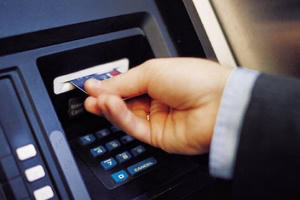 Chuyển tiền nhầm tài khoản có lấy lại được không?