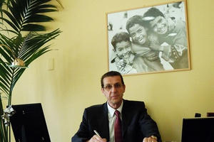 Xác chết lõa thể của vị tỷ phú kim cương giàu nhất nhì thế giới và vụ án mạng đầy uẩn khúc