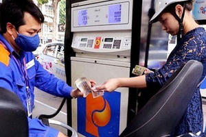 Giá xăng dầu đồng loạt giảm từ 15h chiều nay