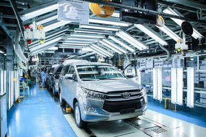 Để chơi được với những "gã khổng lồ"?