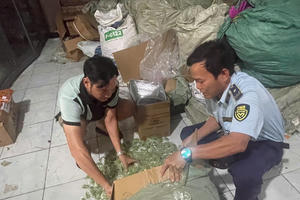 Phát hiện và tạm giữ hơn một tấn bánh kẹo không rõ nguồn gốc, xuất xứ