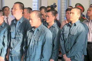 Đưa hối lộ và buôn lậu xăng dầu trị giá 2.000 tỷ, Giám đốc Công ty lĩnh 10 năm tù