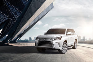 Vì đâu Lexus LX570 có giá tới gần 10 tỷ đồng và được coi là "chuyên cơ mặt đất"?