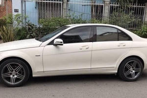 Cuối năm, nhiều chiếc xe sang tiền tỷ 'bán hóa giá' vì chủ vỡ nợ