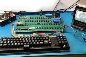 Mẫu thử nghiệm sản phẩm đầu tiên của Apple được đưa ra đấu giá