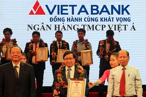 VietABank nhận danh hiệu “Top 10 thương hiệu tín nhiệm 2017”