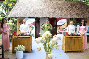 Trải nghiệm Trà ướp sen Hồ Tây - Tinh hoa Trà Việt tại Văn Miếu Quốc Tử Giám