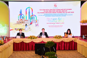 Khách sạn Rex Sài Gòn vinh dự đón Đoàn viên chức ngoại giao văn hóa, báo chí và phóng viên thường trú từ các hãng thông tấn nước ngoài