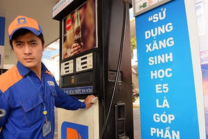 Giá xăng trước áp lực tiếp tục tăng giá