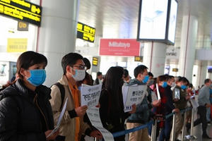 Xuất khẩu khẩu trang qua Tân Sơn Nhất tăng mạnh