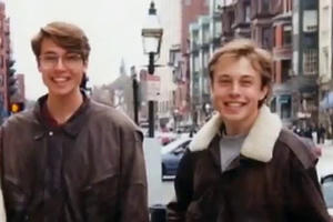 Bị nói “ngậm thìa bạc” từ nhỏ, Elon Musk bức xúc kể lại quãng đời túng quẫn, phải vay nợ để học hành và khởi nghiệp