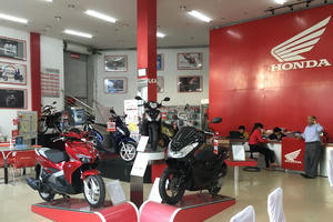 Kinh doanh lãi chỉ bằng bán xe máy, ông lớn Honda chật vật tính kế đầu tư xe điện dù dự đoán rủi ro cao