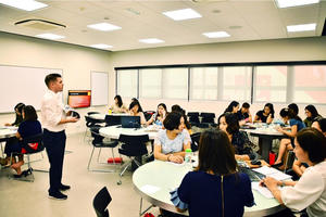 Đào tạo, bồi dưỡng cán bộ, công chức, viên chức đáp ứng yêu cầu làm việc trong môi trường quốc tế