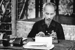 Kỷ niệm 132 năm ngày Sinh Chủ tịch Hồ Chí Minh (19/5/1890 - 19/5/2022) Lời người soi sáng bước chúng con đi…!
