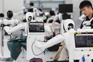 Trung Quốc đẩy mạnh 'nhà máy không đèn', cuộc cạnh tranh với Mỹ thêm khốc liệt