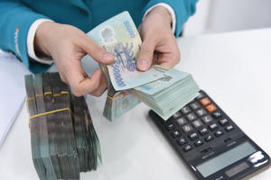 Lãi vay vẫn giảm nhỏ giọt