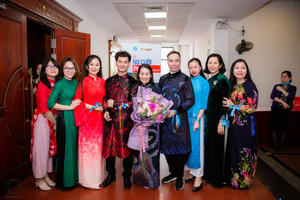 Diễn viên nhà hát Kịch Việt Nam làm người mẫu áo dài khởi động chiến dịch "Vì nụ cười phụ nữ"