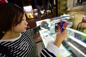 Đủ cách 'giội bom' điện thoại