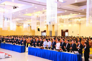 Nữ nhân viên công ty địa ốc có thu nhập 2,5 tỷ/năm