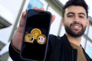 Sau màn tăng giá ngoạn mục 12.000% của dogecoin, người chơi săn tìm tiền ảo mới để đầu tư