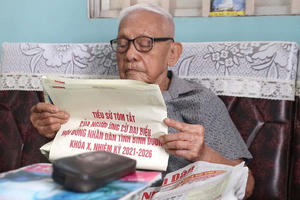 Lá phiếu kỳ vọng của cử tri lão thành trăm tuổi