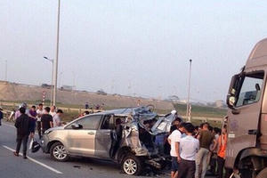 Trả hồ sơ, yêu cầu Công an Phổ Yên điều tra lại vụ xe container tông Innova lùi trên cao tốc