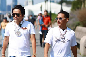 Vướng vào drama bạc tỉ với “ông vua kim hoàn” đất Mỹ và nhẹ nhàng tuyên bố “30 tỉ chỉ là rác”, Khoa Pug là ai?