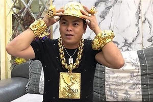 Người đàn ông đeo nhiều vàng nhất Việt Nam bị bắt