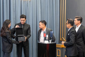 Khách hàng chốt đơn điện thoại Vertu giá trăm triệu trong livestream của Thái Công