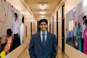 Triệu phú mù ở tuổi 23 khiến vạn người thán phục