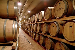 Gần 7.000 thùng rượu vang được Ngân hàng Agribank rao bán để thu nợ