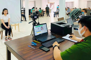 Từ 1/7, làm Thẻ căn cước phải thu thập sinh trắc học mống mắt như thế nào?