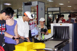 55.716 hành khách mang vật cấm lên tàu bay năm 2016