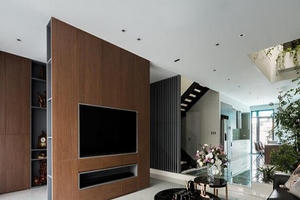 Ngôi nhà ống hai tầng rưỡi độc, lạ ở Quảng Ninh