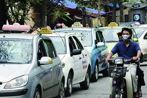 Lối thoát nào cho taxi truyền thống?