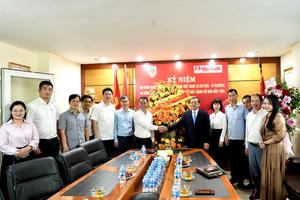 Phó Trưởng ban Thường trực Ban Tuyên giáo và Dân vận Trung ương Lại Xuân Môn chúc mừng Báo Pháp luật Việt Nam