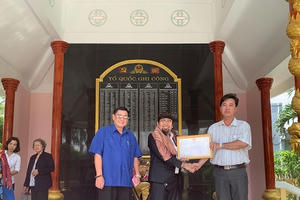 Doanh nhân Nguyễn Hoàng Sang nhận Bằng khen của Chủ tịch UBND tỉnh Bến Tre