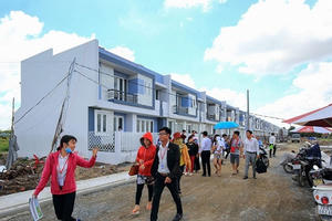 Đất nền "nóng" trở lại, giới đầu tư âm thầm "đánh bắt xa bờ"