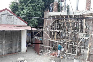 Nghịch lý giữa Thủ đô: Xã xây cổng làng chắn cửa nhà gia đình thương binh