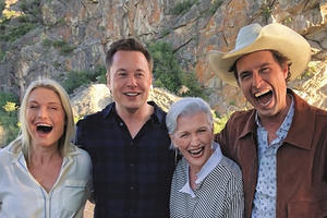 Cách giáo dục con cái khác biệt của mẹ Elon Musk đã giúp ông trở thành thiên tài. Bí quyết đó là gì?