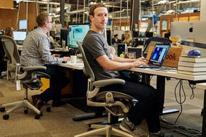 Bàn làm việc của các tỷ phú hàng đầu thế giới có gì đặc biệt?