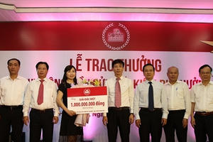 Agribank tổ chức lễ trao giải đặc biệt thứ 2 cho khách hàng