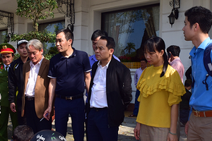 Dùng tiểu sành đựng hài cốt và xe tang để ngụy trang vận chuyển hơn 14 nghìn viên ma túy