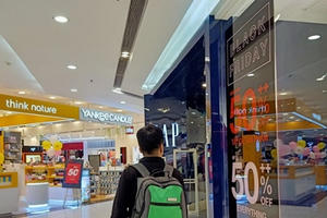 Vì sao giảm giá 'sập sàn' người mua vẫn thờ ơ?