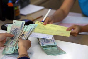 Hạn mức giao dịch (rút - nộp tiền mặt) đối với khách hàng cá nhân, tối đa là 20 triệu đồng/khách hàng/ngày