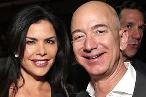 Bị lộ tin nhắn "nóng", CEO Amazon cãi lộn với người tình mới