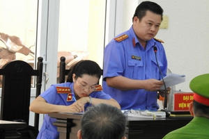 Diễn biến bất thường vụ cựu Bí thư Bến Cát kêu oan: Đã giam gần hai năm, sao nay lại ra… thông báo tạm giam?