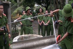 Nghi án mẹ trầm cảm ném con xuống giếng